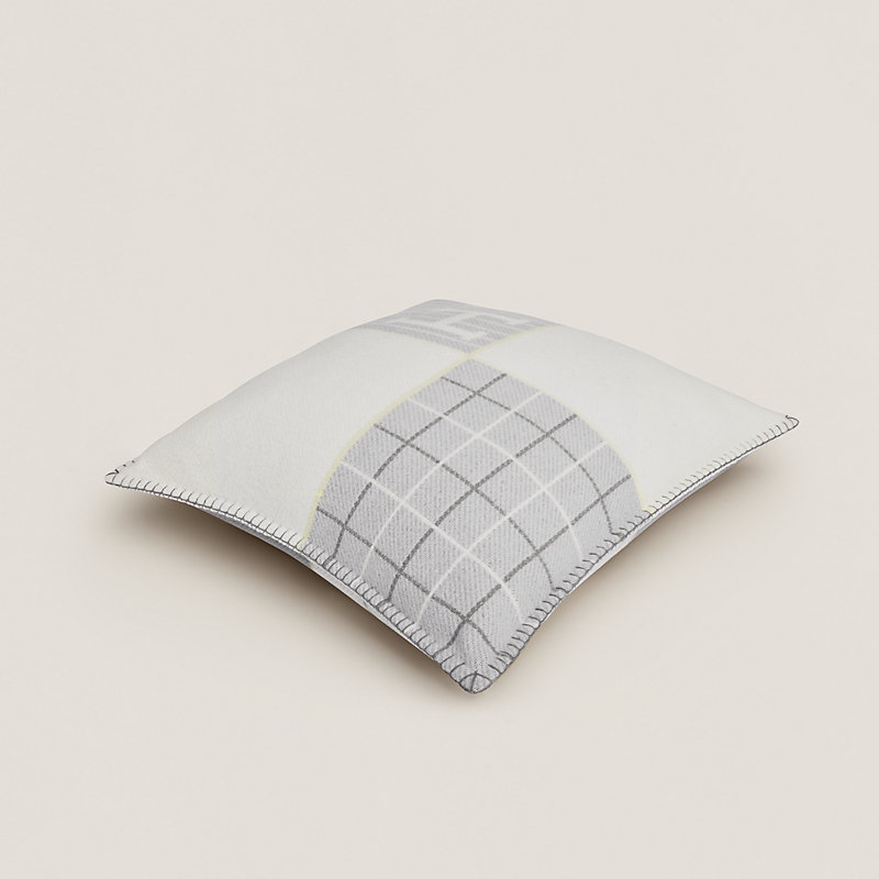 Avalon Cabriole pillow | Hermès Mainland China